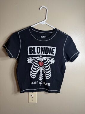 Blondie Heart of Glass Baby Tee Cropped Graphic Shirt Black medium